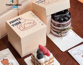 In hộp giấy đựng bánh ngọt