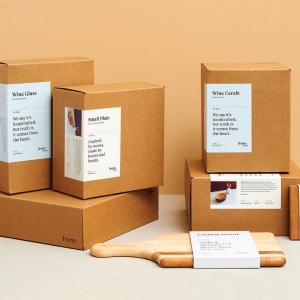 dat-in-hop-giay-cho-my-pham-can-nhung-tieu-chuan-gi