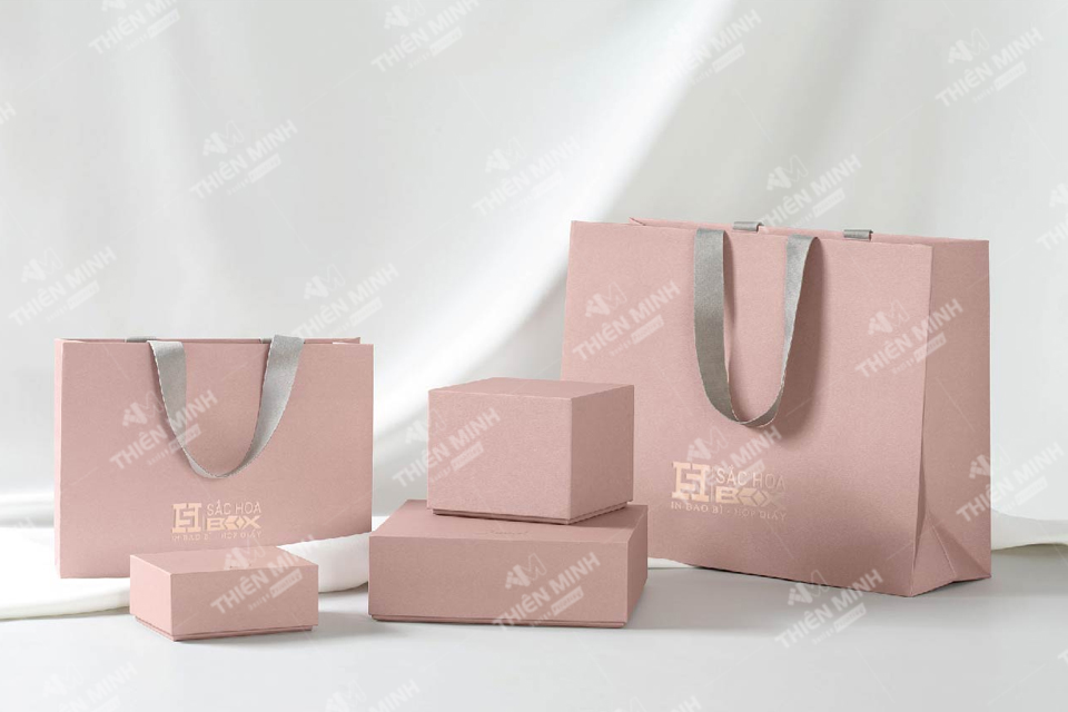 Thiết kế logo in lên túi giấy