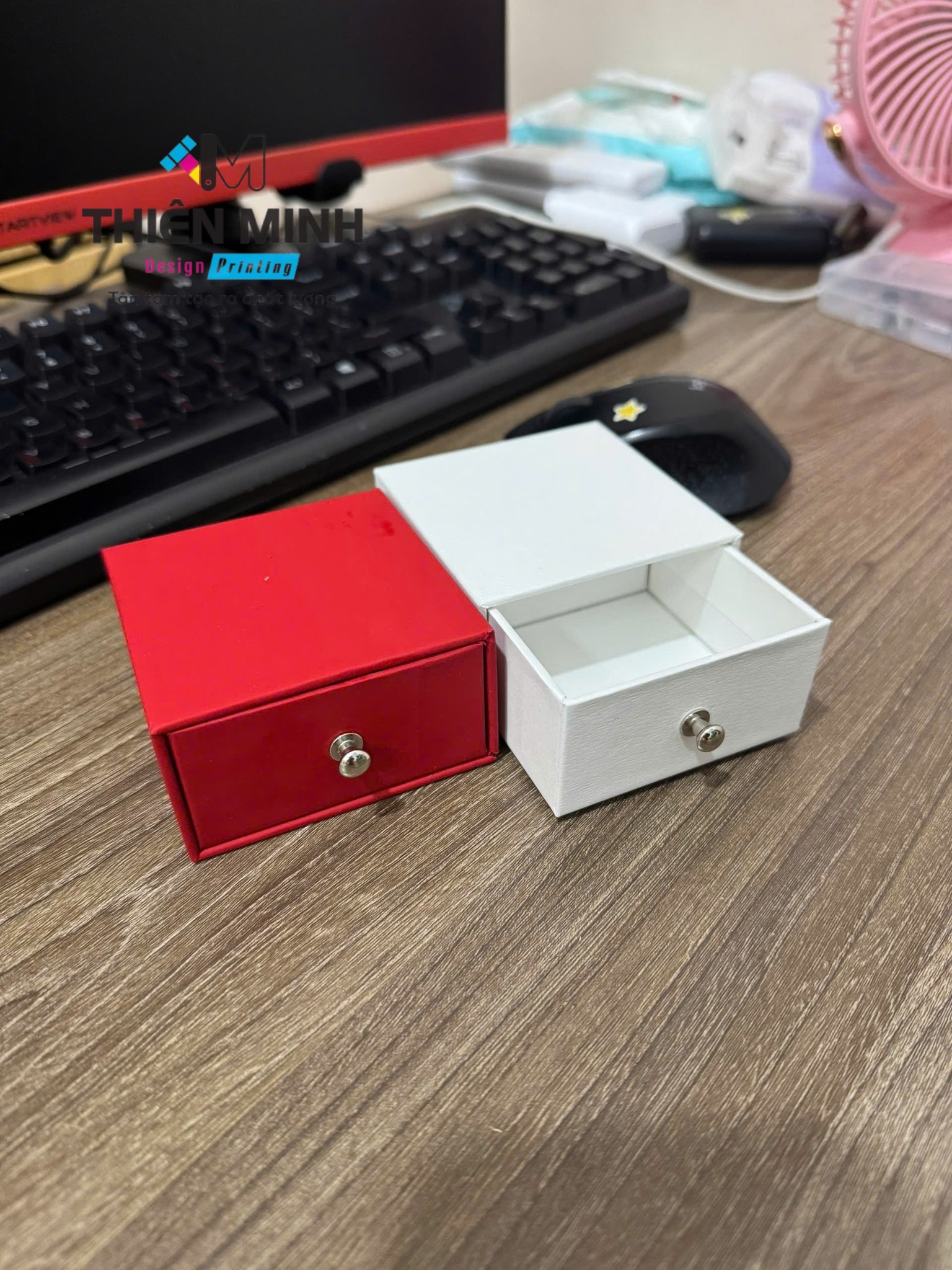 In hộp đựng quà