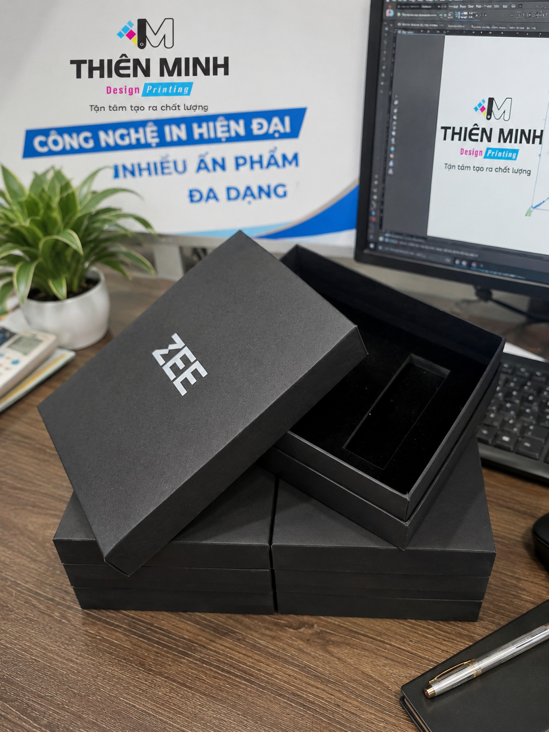 in hộp cứng theo yêu cầu
